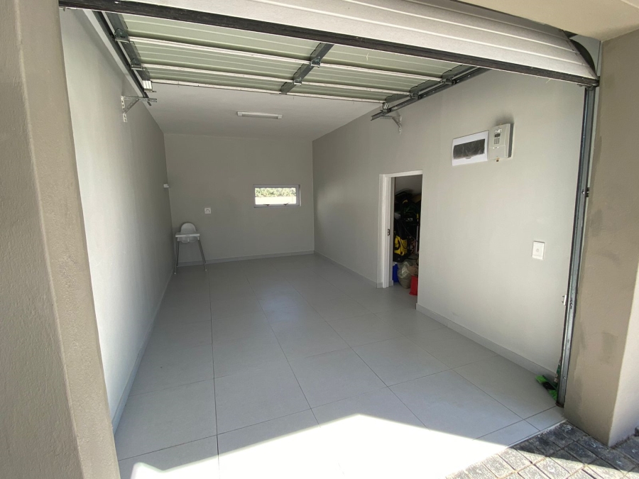 To Let 3 Bedroom Property for Rent in Somerset Lakes Western Cape
